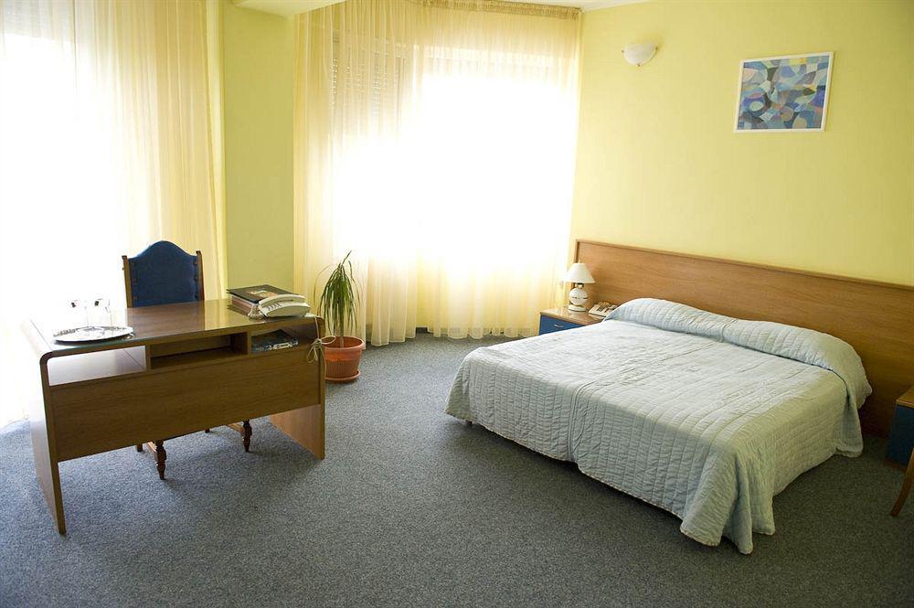 Hotel Reghina Timişoara Exteriör bild
